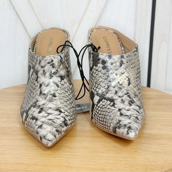Express Snake Reptile Print Heeled Mules Shoes Ivory Gold 7 New Pointed‎ Toe - Picture 2 of 11